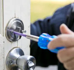 City Locksmith Store Pinellas Park, FL 727-807-2770 - 12-Changing-Locks
